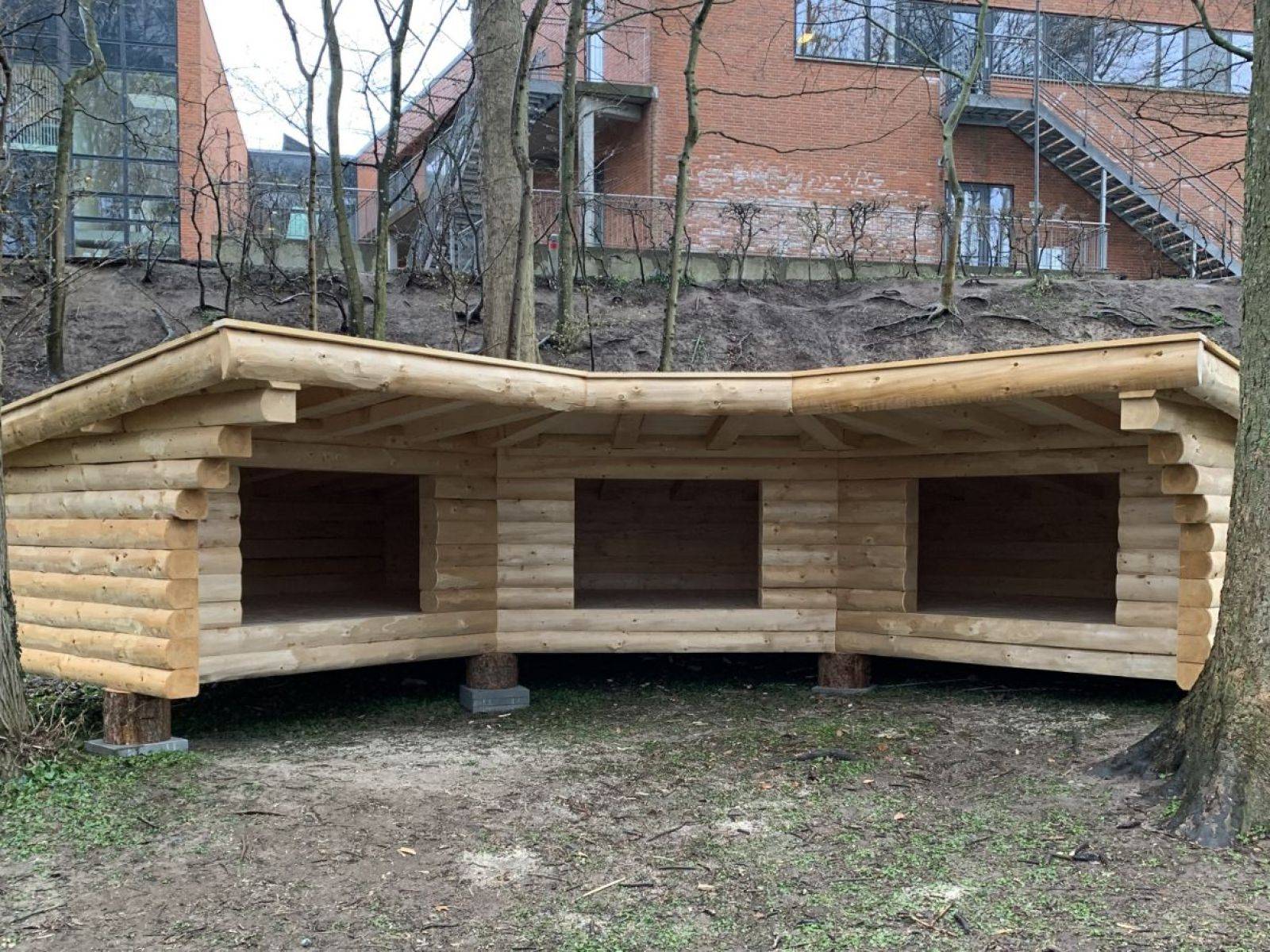 Billede af shelter Trefløjet shelter lige ved siden af Kragelundskolen