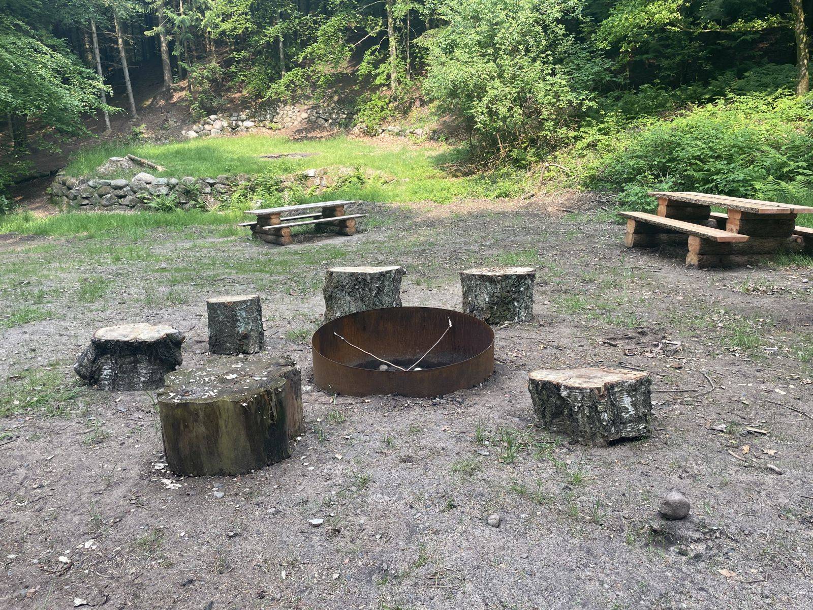 Billede af shelter Legind Bjerge, Gl. Friluftsscene – billede 2